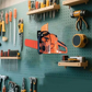 🔥Heavy-Duty Chainsaw Wall Mount 🪓 – Solid Iron, Rust-Proof Powder Coating, Universal Cradle for Gas & Electric Saws, Quick Install